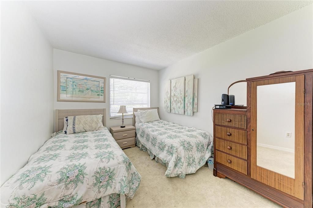 Active With Contract: $74,900 (2 beds, 1 baths, 733 Square Feet)