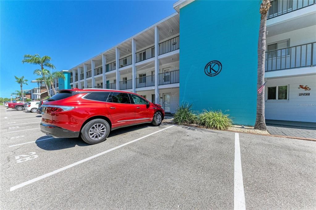 Active With Contract: $74,900 (2 beds, 1 baths, 733 Square Feet)