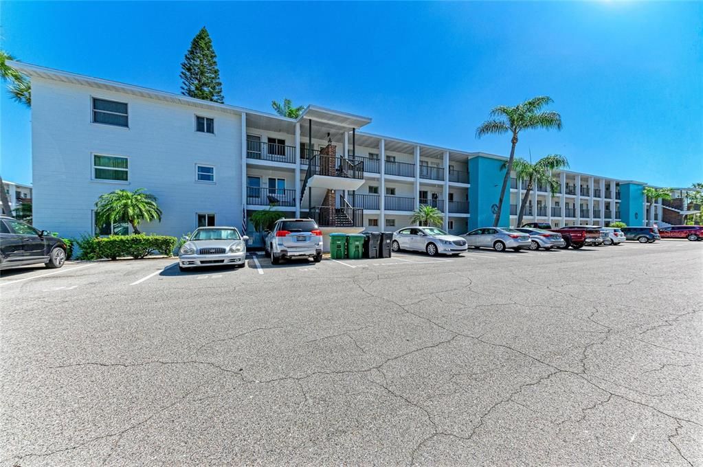 Active With Contract: $74,900 (2 beds, 1 baths, 733 Square Feet)