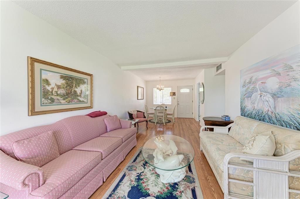 Active With Contract: $74,900 (2 beds, 1 baths, 733 Square Feet)