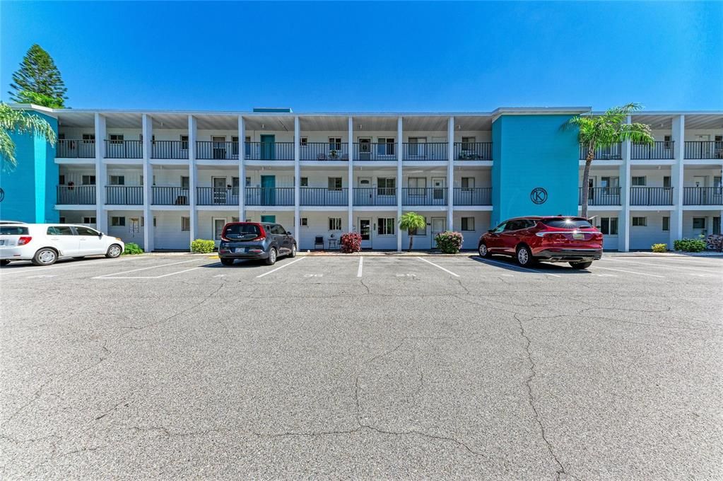 Active With Contract: $74,900 (2 beds, 1 baths, 733 Square Feet)