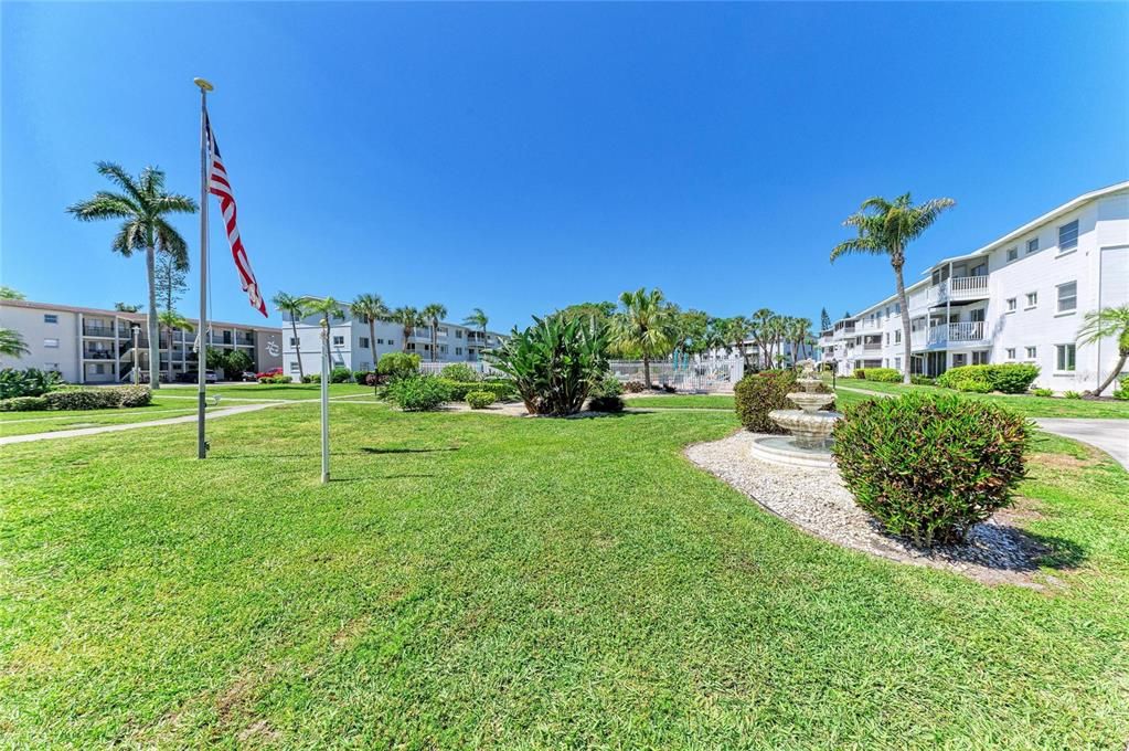 Active With Contract: $74,900 (2 beds, 1 baths, 733 Square Feet)