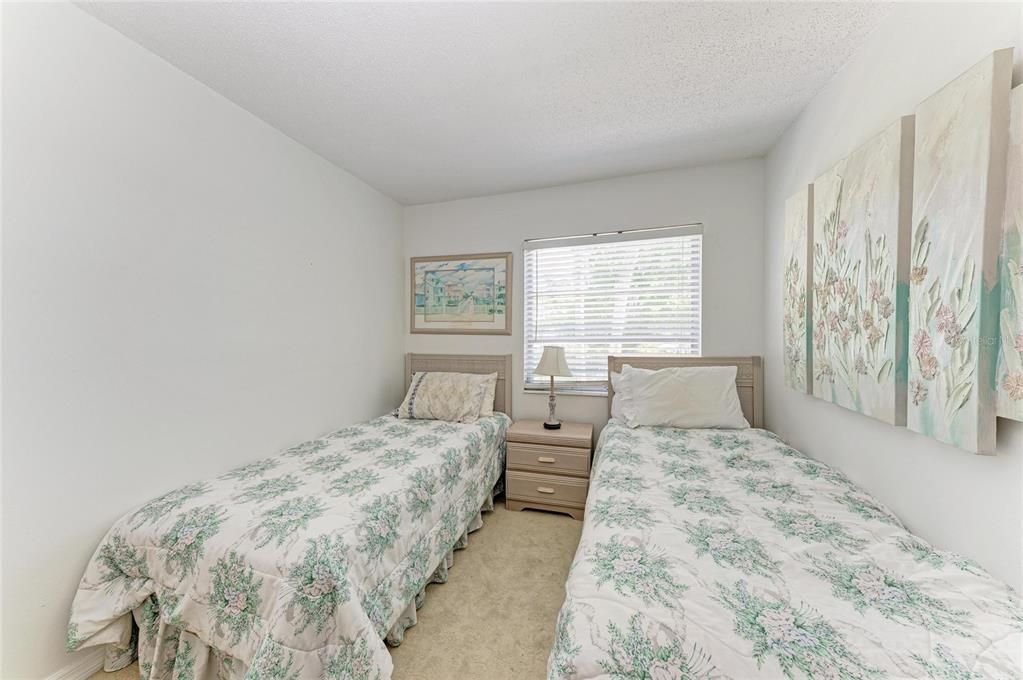 Active With Contract: $74,900 (2 beds, 1 baths, 733 Square Feet)