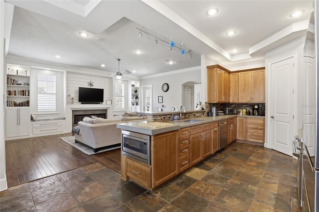 For Sale: $599,000 (5 beds, 4 baths, 3216 Square Feet)