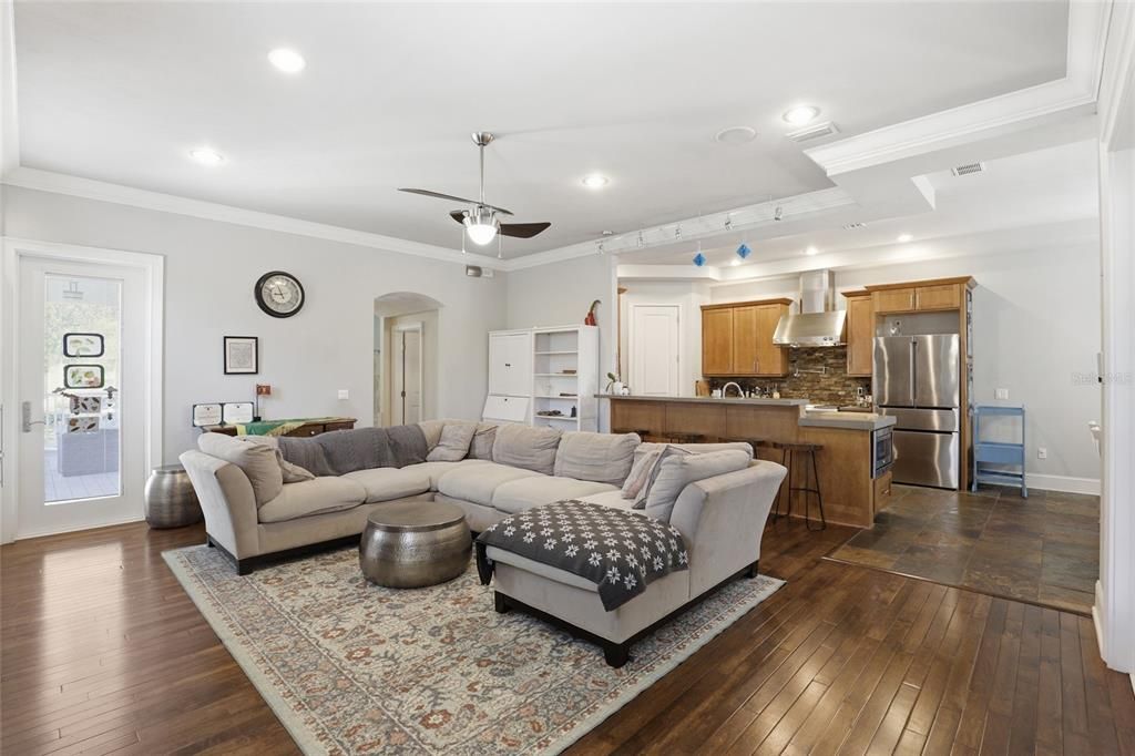 For Sale: $599,000 (5 beds, 4 baths, 3216 Square Feet)