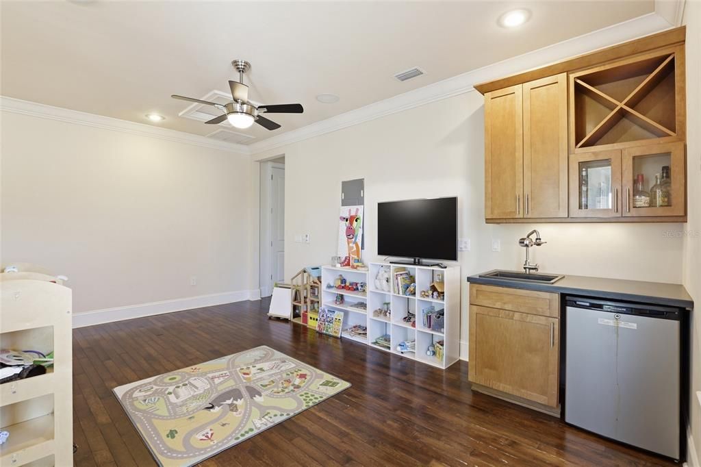 For Sale: $599,000 (5 beds, 4 baths, 3216 Square Feet)