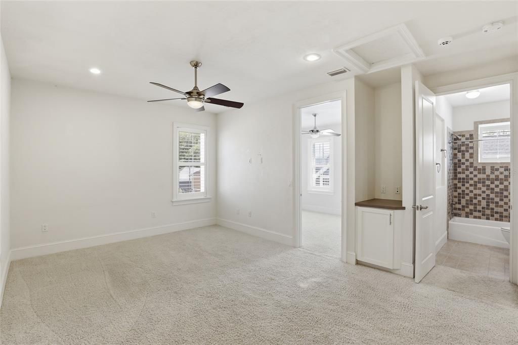 For Sale: $599,000 (5 beds, 4 baths, 3216 Square Feet)