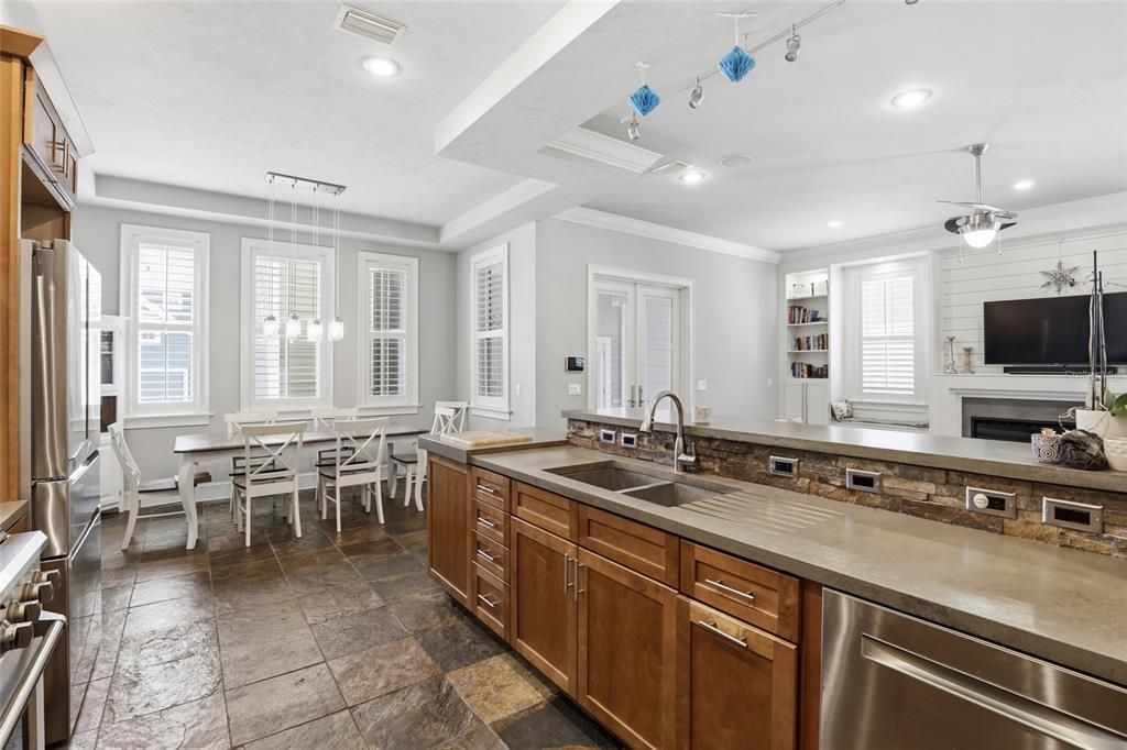 For Sale: $599,000 (5 beds, 4 baths, 3216 Square Feet)