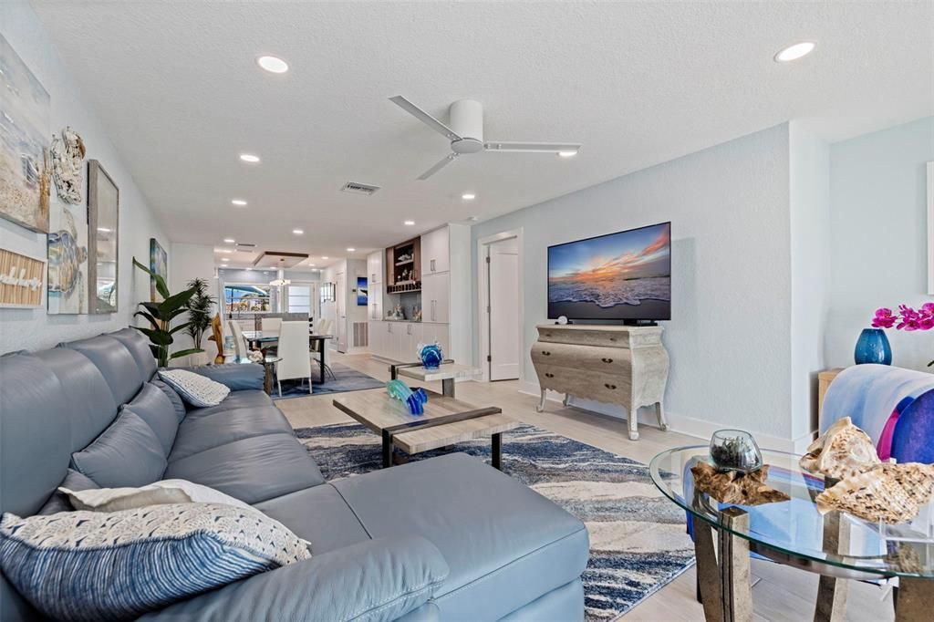 For Sale: $695,000 (2 beds, 2 baths, 1650 Square Feet)