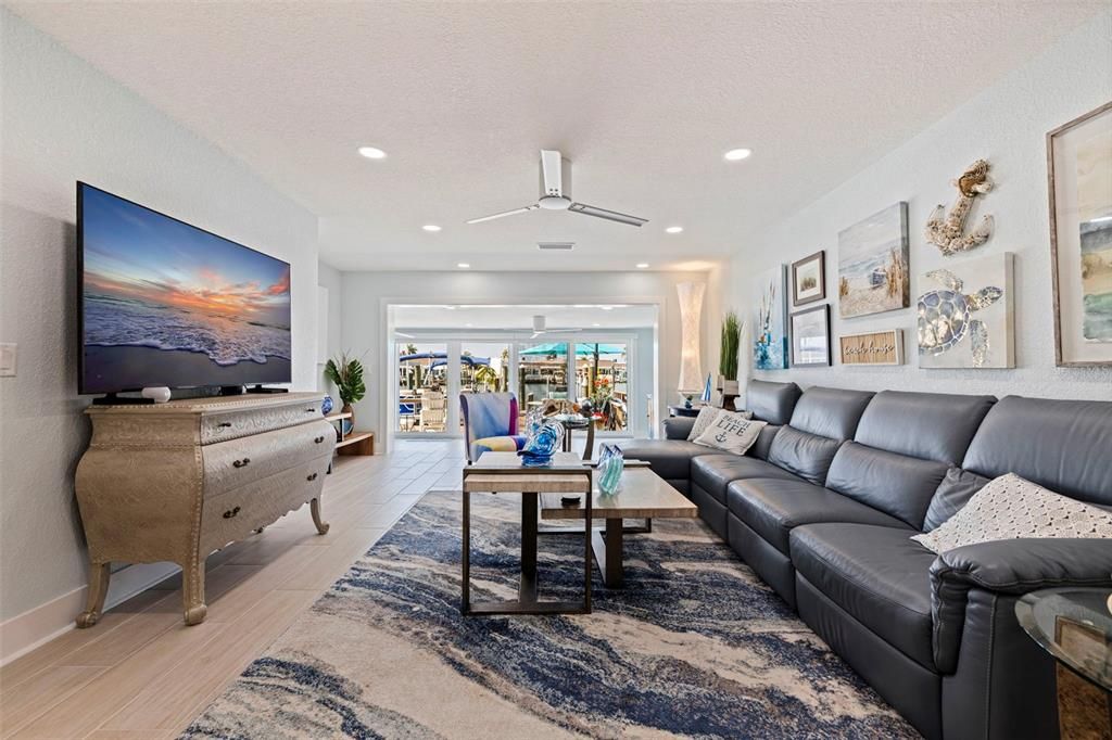For Sale: $695,000 (2 beds, 2 baths, 1650 Square Feet)