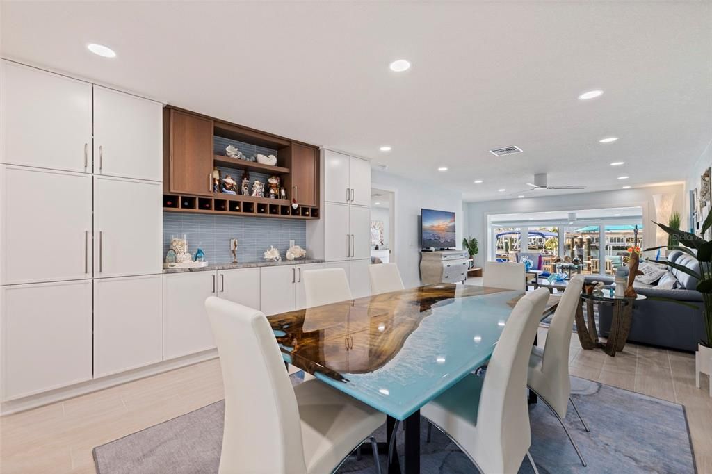 For Sale: $695,000 (2 beds, 2 baths, 1650 Square Feet)