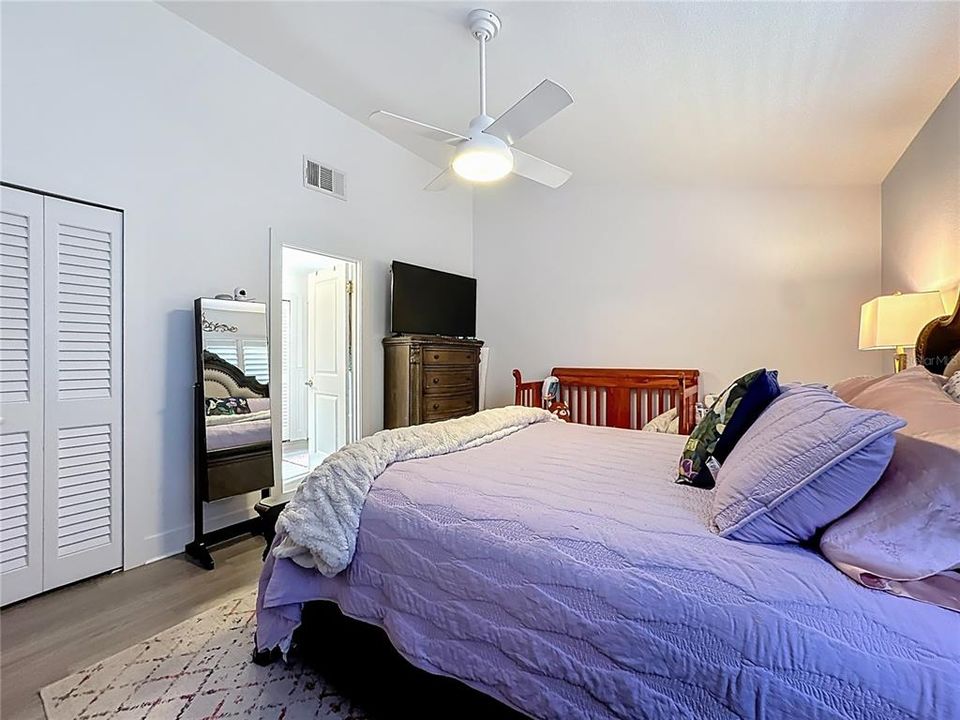 Active With Contract: $315,000 (2 beds, 2 baths, 1254 Square Feet)