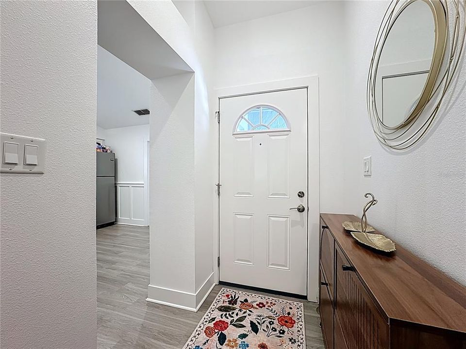 Active With Contract: $315,000 (2 beds, 2 baths, 1254 Square Feet)