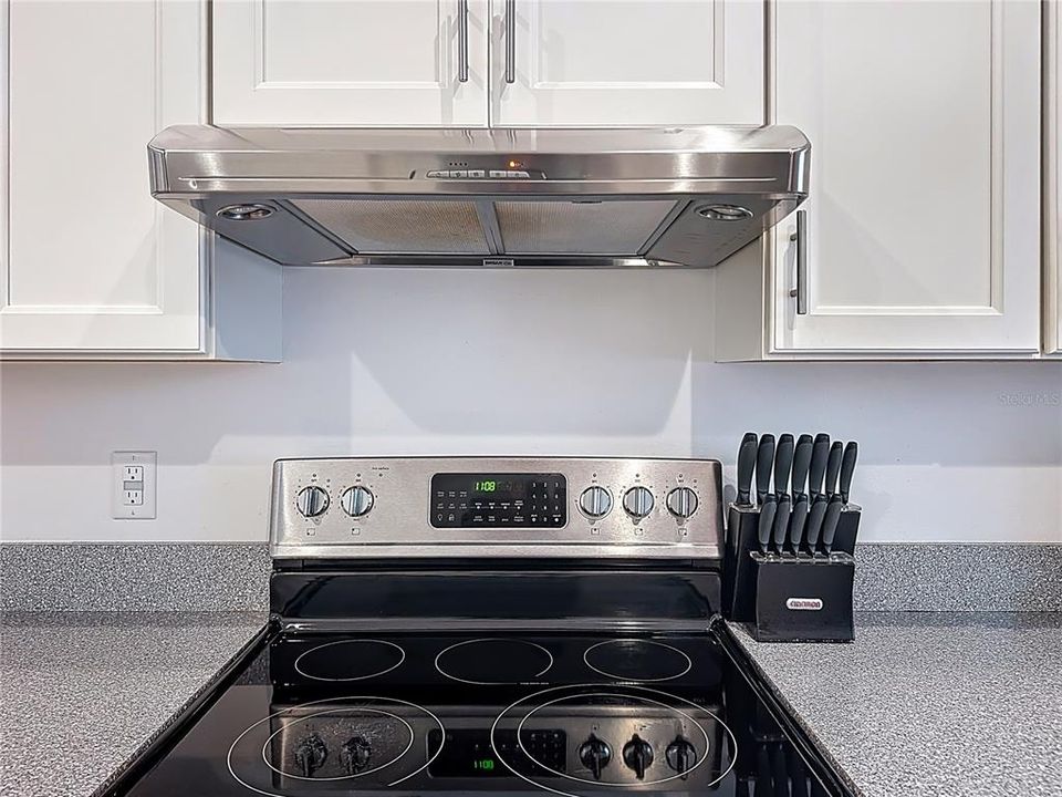 Active With Contract: $315,000 (2 beds, 2 baths, 1254 Square Feet)