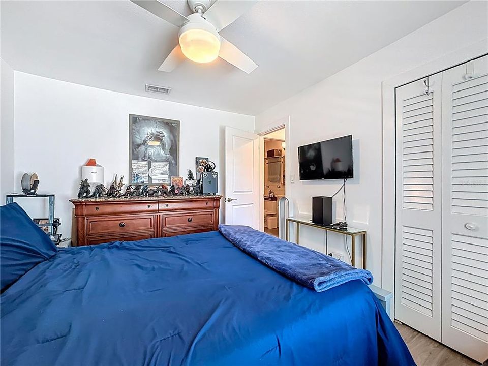 Active With Contract: $315,000 (2 beds, 2 baths, 1254 Square Feet)