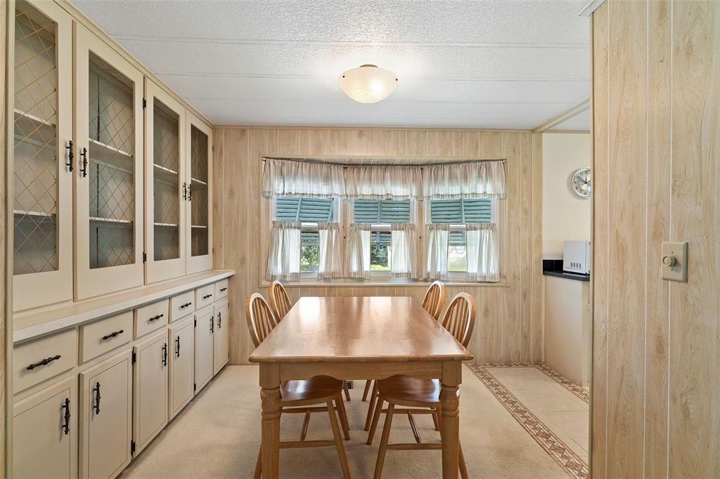 На продажу: $164,999 (2 спален, 2 ванн, 1304 Квадратных фут)