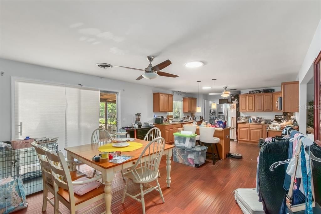 Activo con contrato: $289,900 (3 camas, 2 baños, 1790 Pies cuadrados)