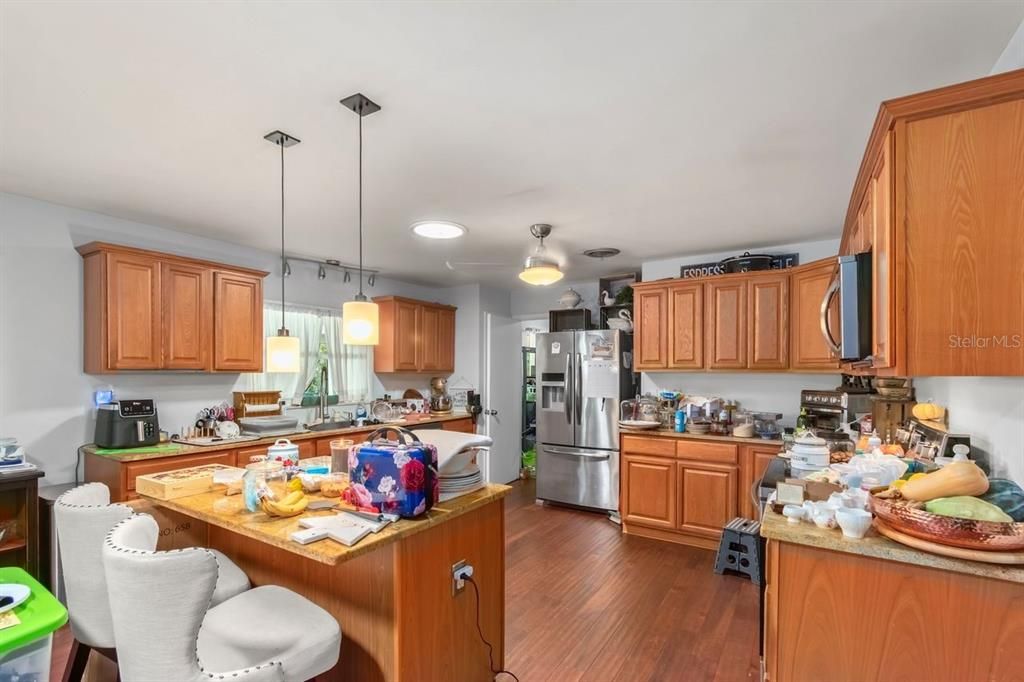 Activo con contrato: $289,900 (3 camas, 2 baños, 1790 Pies cuadrados)