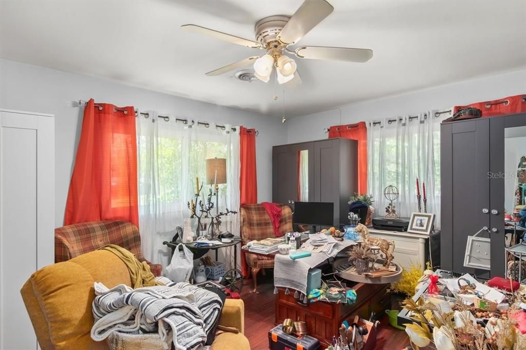 Activo con contrato: $289,900 (3 camas, 2 baños, 1790 Pies cuadrados)