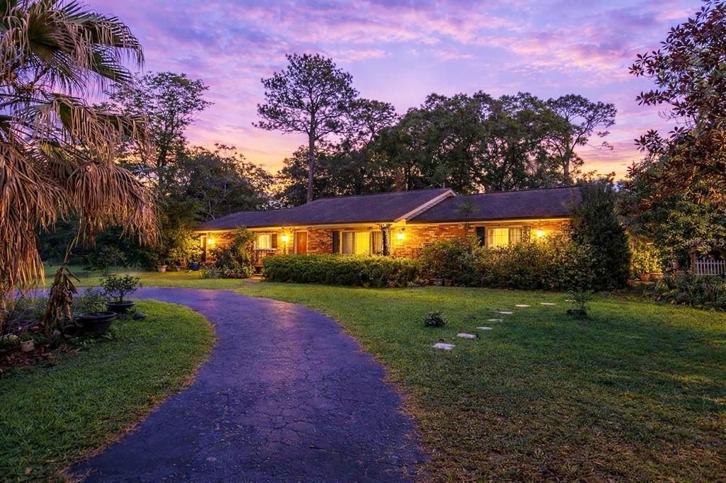 Activo con contrato: $289,900 (3 camas, 2 baños, 1790 Pies cuadrados)