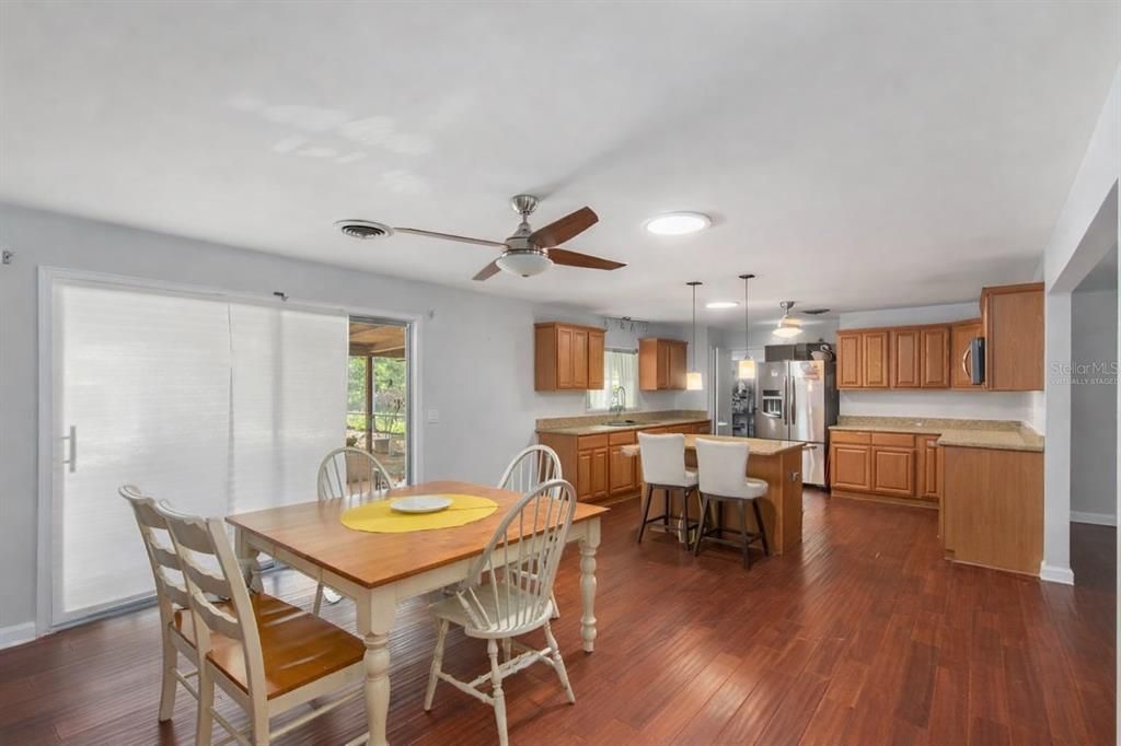 Activo con contrato: $289,900 (3 camas, 2 baños, 1790 Pies cuadrados)