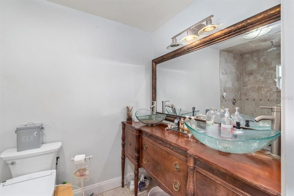 Activo con contrato: $289,900 (3 camas, 2 baños, 1790 Pies cuadrados)