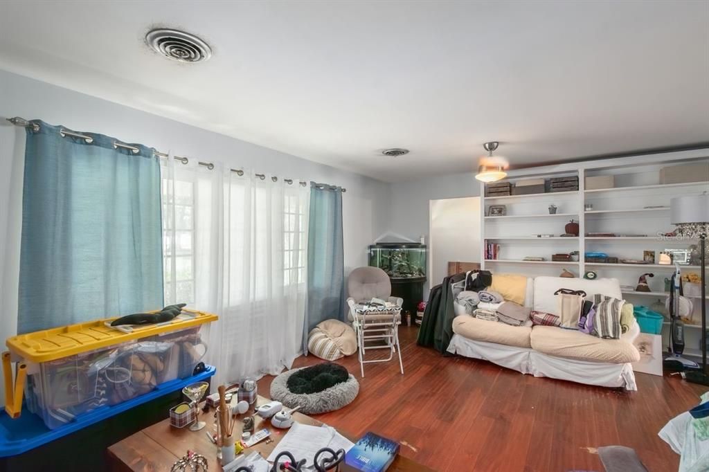 Activo con contrato: $289,900 (3 camas, 2 baños, 1790 Pies cuadrados)