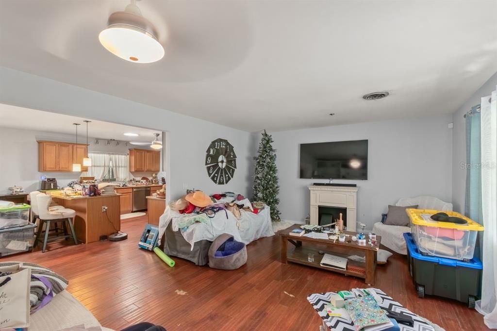 Activo con contrato: $289,900 (3 camas, 2 baños, 1790 Pies cuadrados)