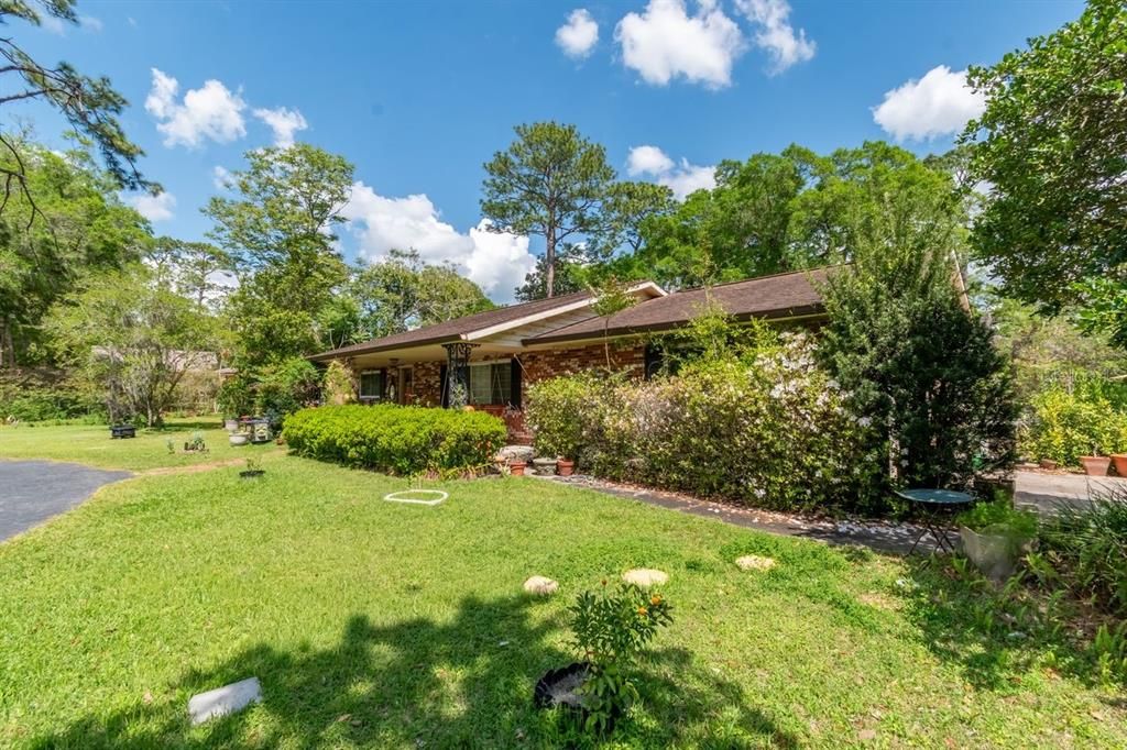 Activo con contrato: $289,900 (3 camas, 2 baños, 1790 Pies cuadrados)