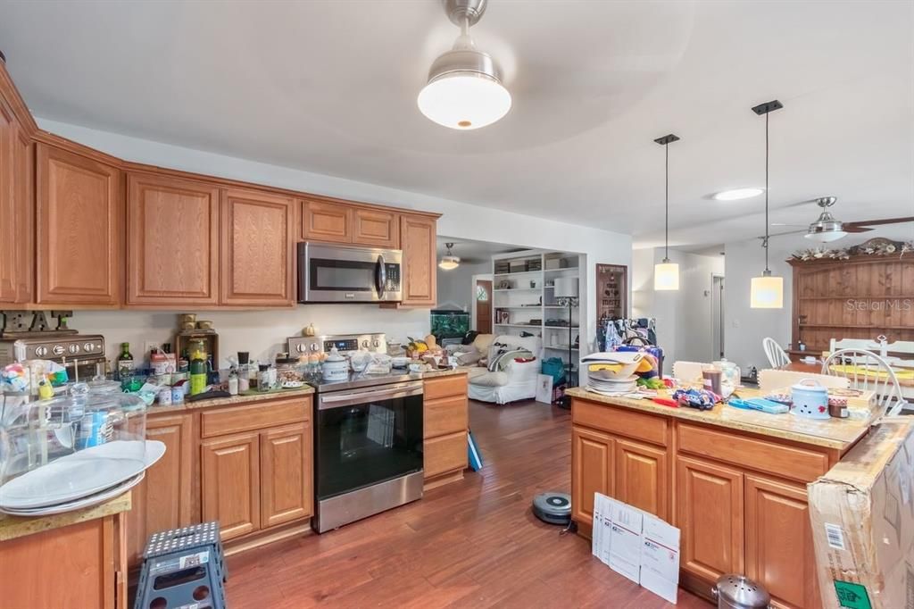 Activo con contrato: $289,900 (3 camas, 2 baños, 1790 Pies cuadrados)