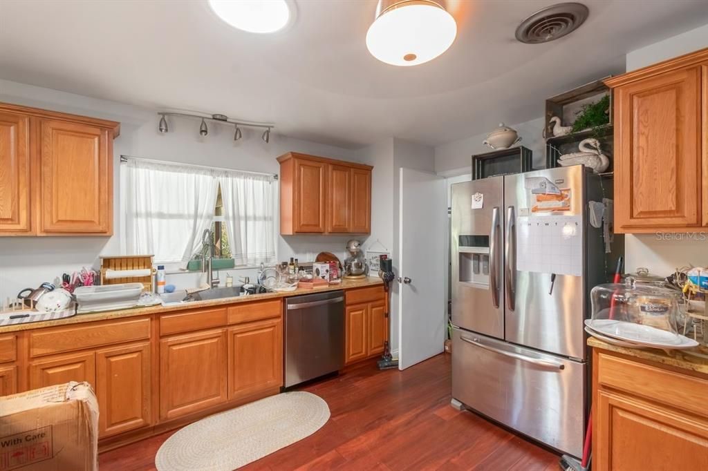 Activo con contrato: $289,900 (3 camas, 2 baños, 1790 Pies cuadrados)