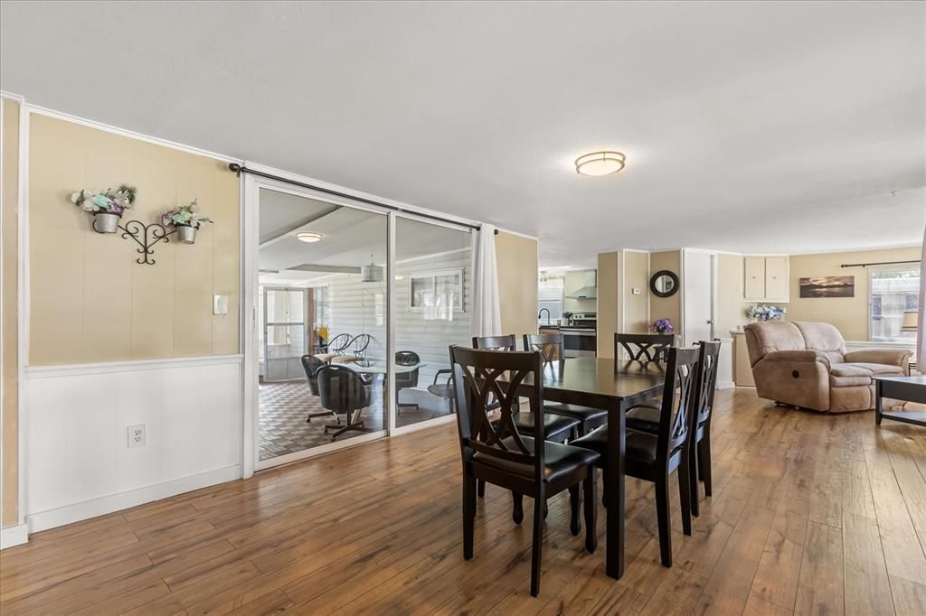 Active With Contract: $135,000 (2 beds, 1 baths, 1014 Square Feet)