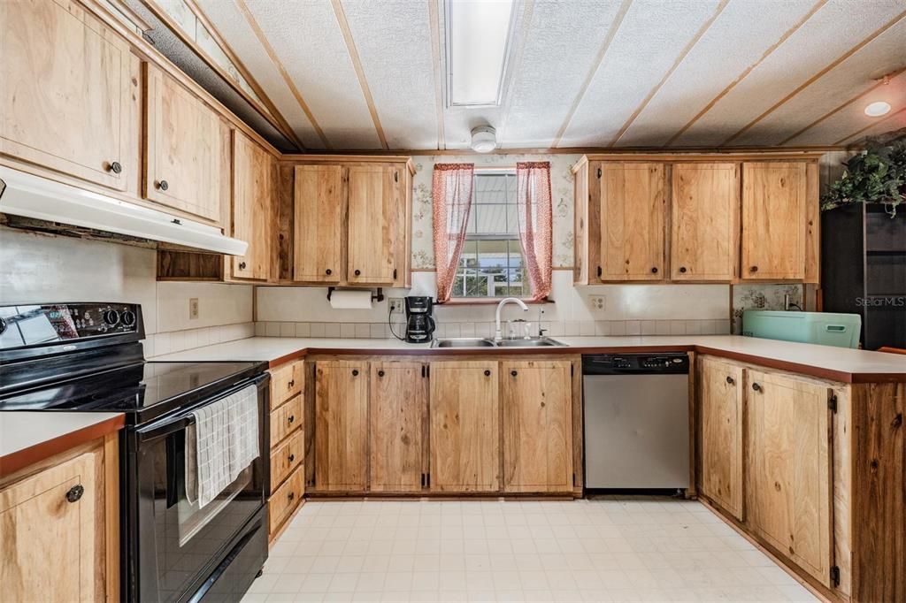 На продажу: $639,900 (4 спален, 3 ванн, 2584 Квадратных фут)