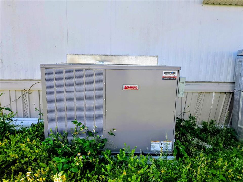 For Sale: $99,900 (2 beds, 2 baths, 1152 Square Feet)