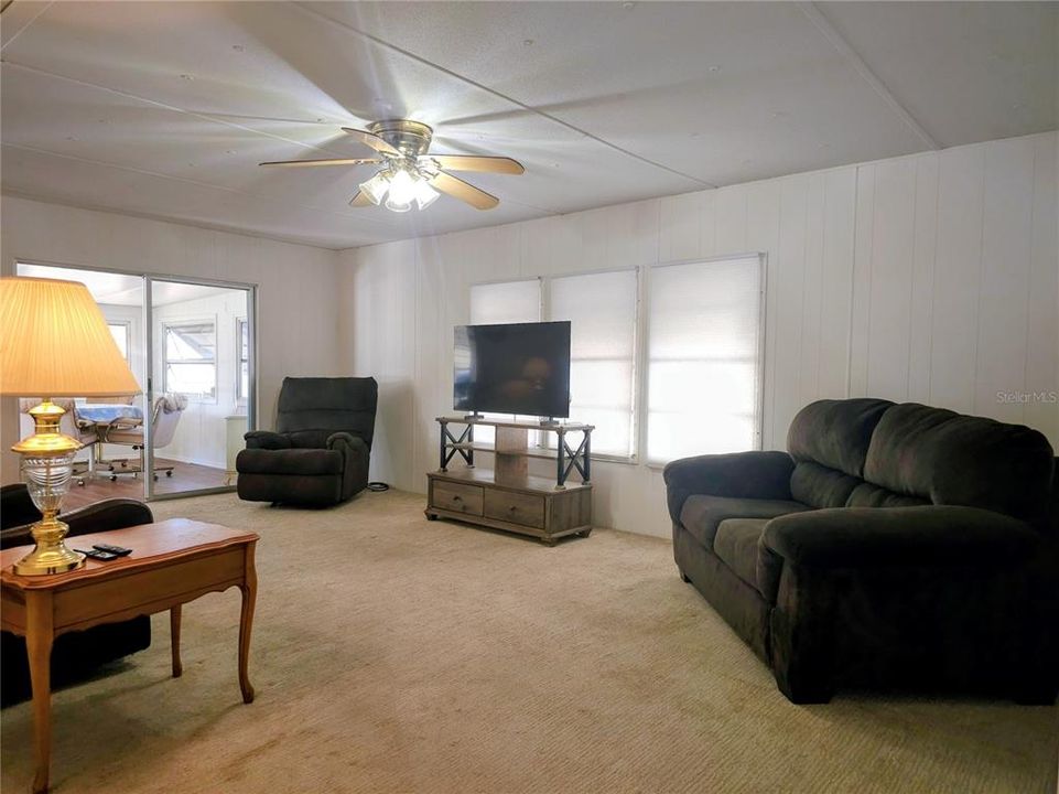 For Sale: $99,900 (2 beds, 2 baths, 1152 Square Feet)