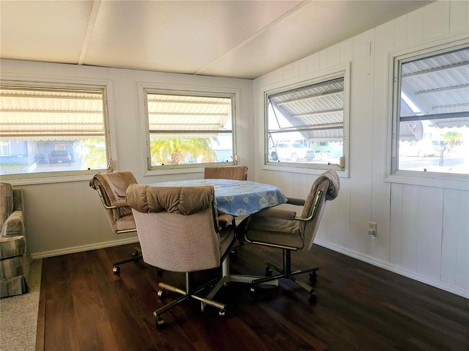 For Sale: $99,900 (2 beds, 2 baths, 1152 Square Feet)