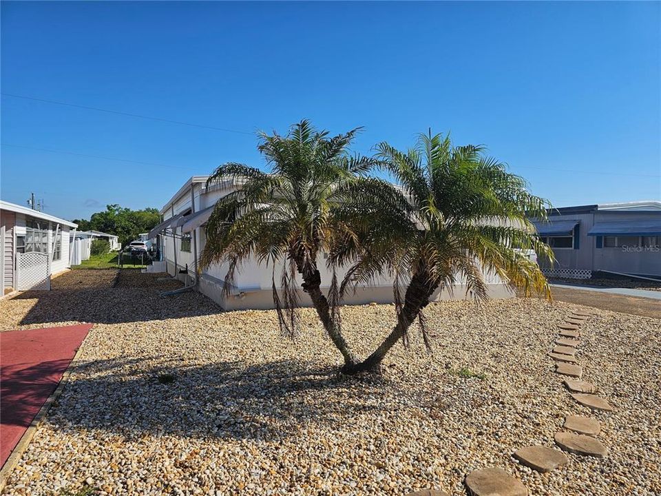 For Sale: $99,900 (2 beds, 2 baths, 1152 Square Feet)