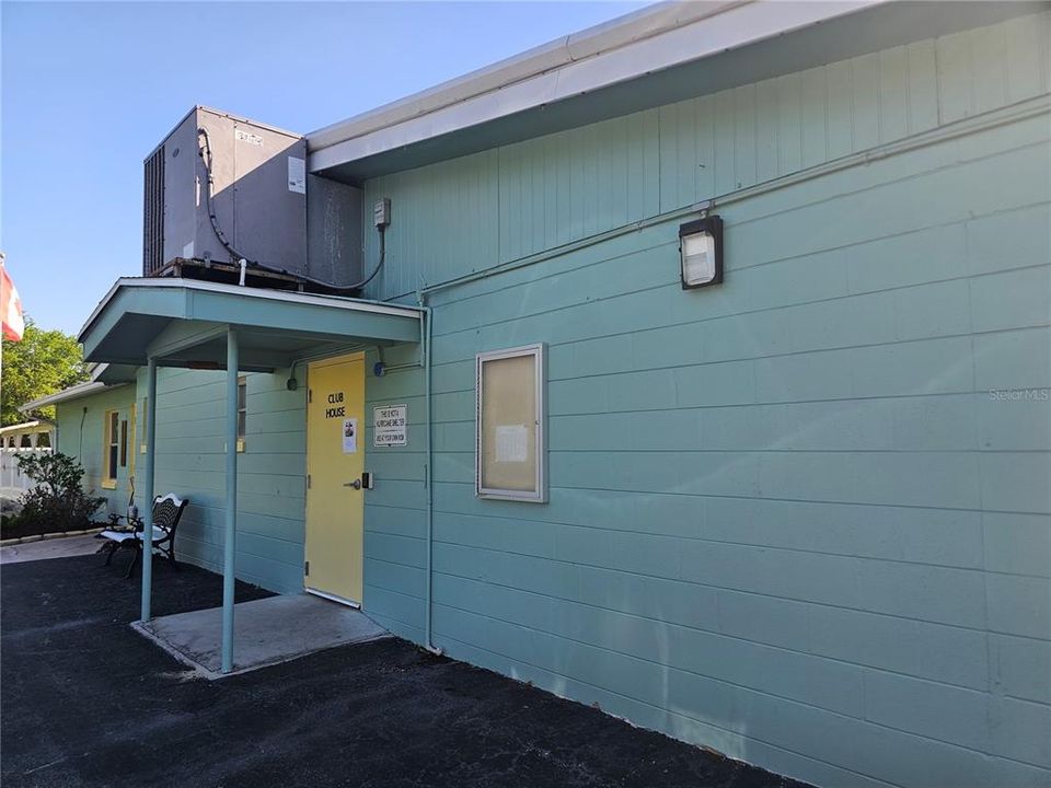 For Sale: $99,900 (2 beds, 2 baths, 1152 Square Feet)