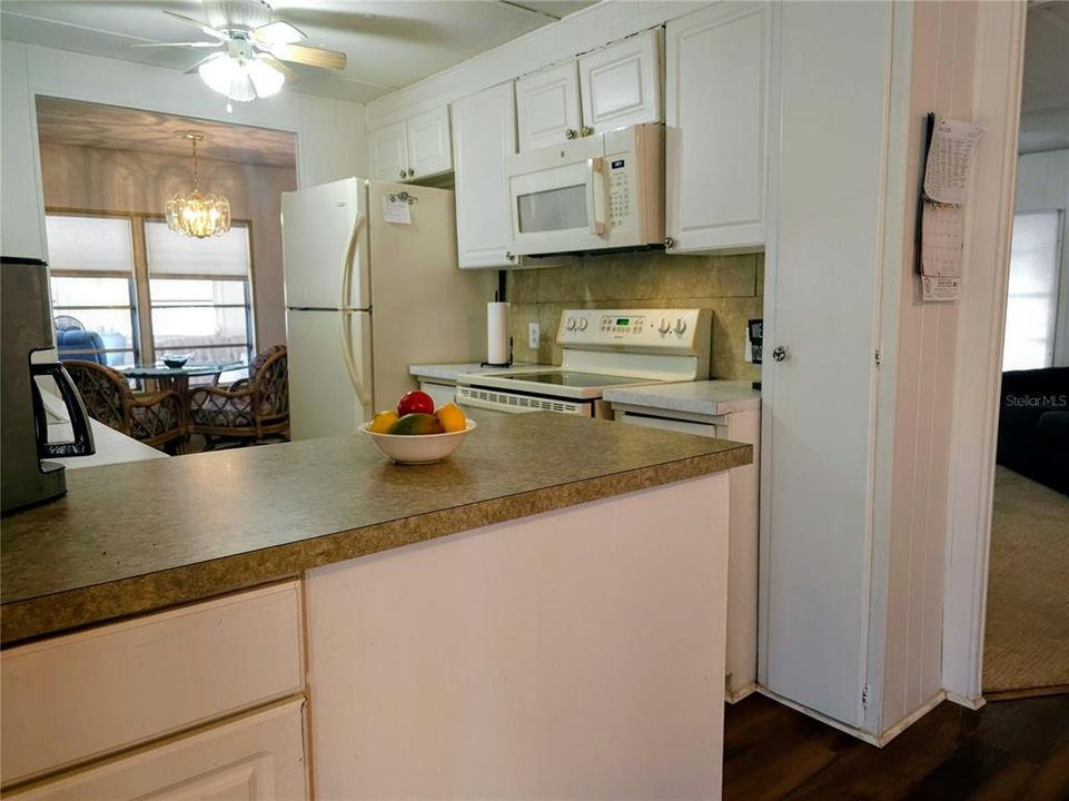 For Sale: $99,900 (2 beds, 2 baths, 1152 Square Feet)