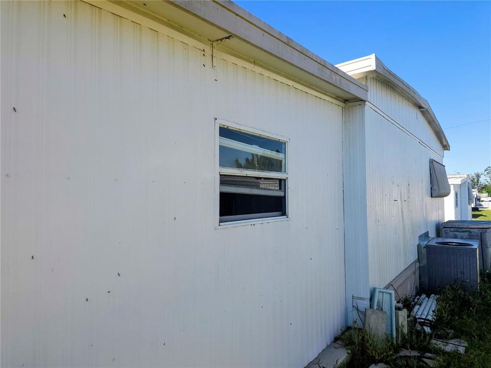 For Sale: $99,900 (2 beds, 2 baths, 1152 Square Feet)