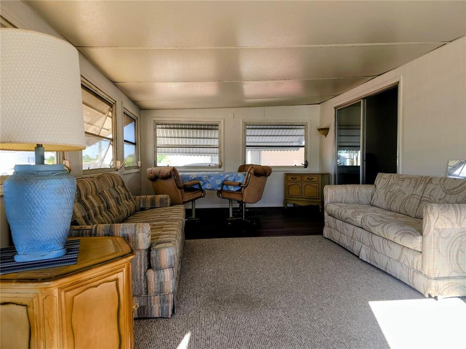 For Sale: $99,900 (2 beds, 2 baths, 1152 Square Feet)