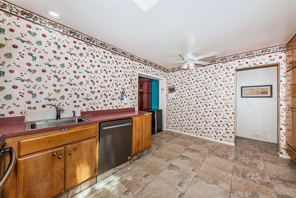 For Sale: $1,599,000 (4 beds, 2 baths, 3045 Square Feet)