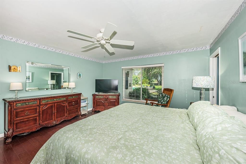 For Sale: $1,599,000 (4 beds, 2 baths, 3045 Square Feet)