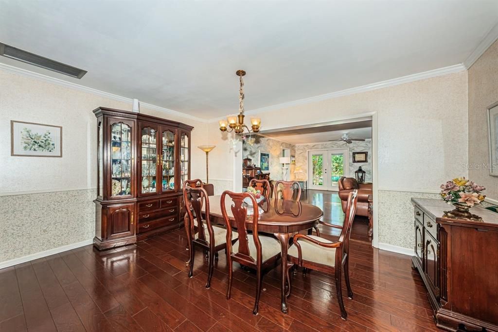 For Sale: $1,599,000 (4 beds, 2 baths, 3045 Square Feet)