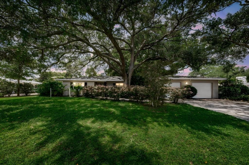 For Sale: $1,599,000 (4 beds, 2 baths, 3045 Square Feet)
