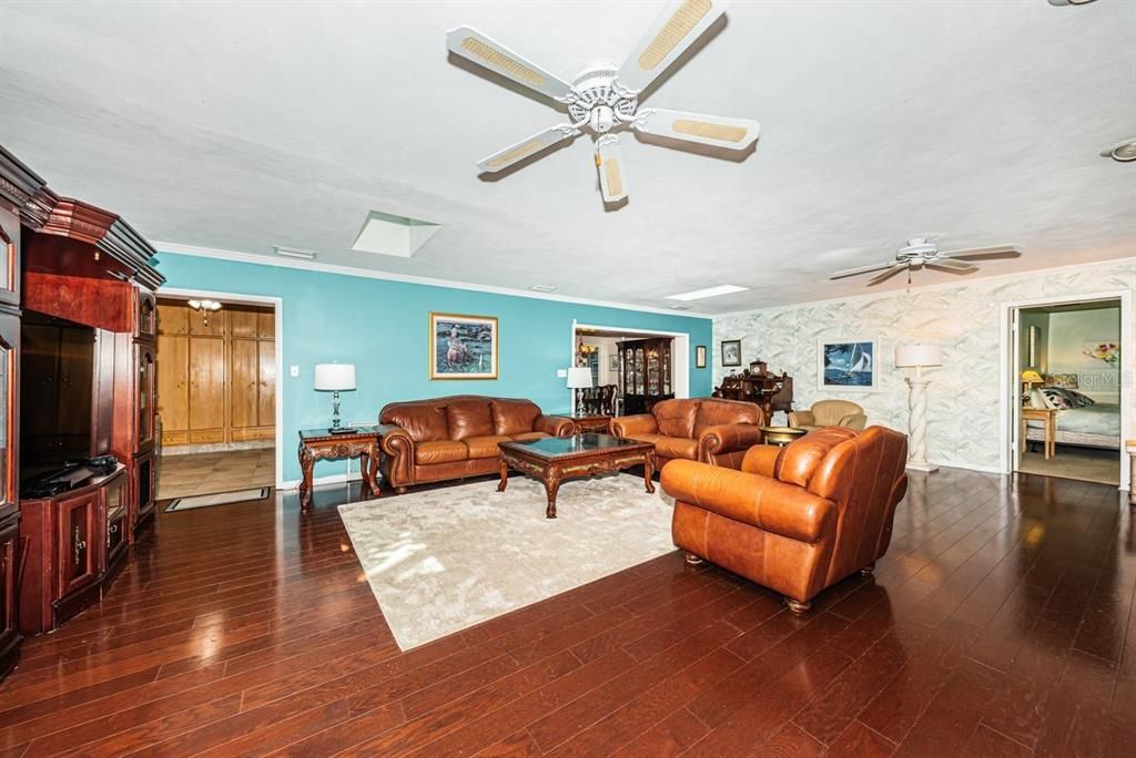 For Sale: $1,599,000 (4 beds, 2 baths, 3045 Square Feet)