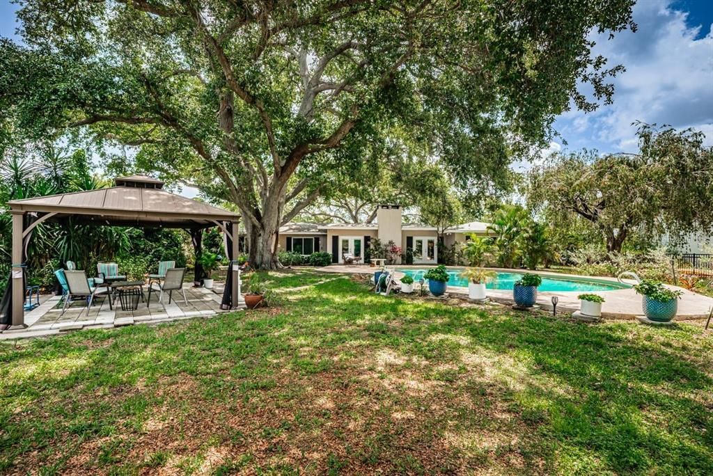 For Sale: $1,599,000 (4 beds, 2 baths, 3045 Square Feet)