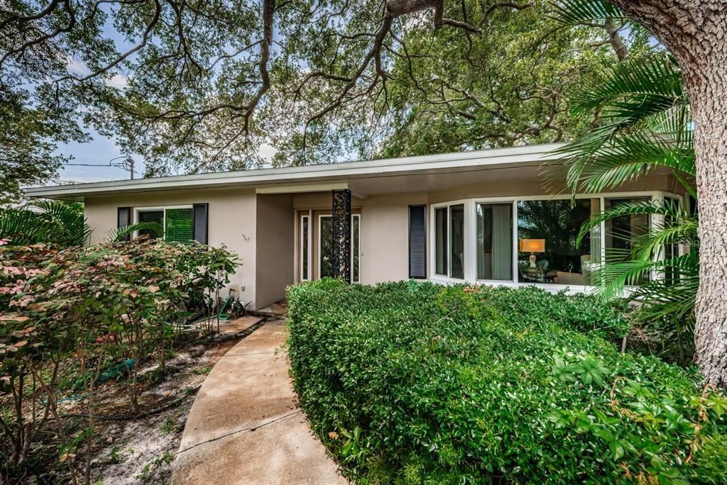 For Sale: $1,599,000 (4 beds, 2 baths, 3045 Square Feet)