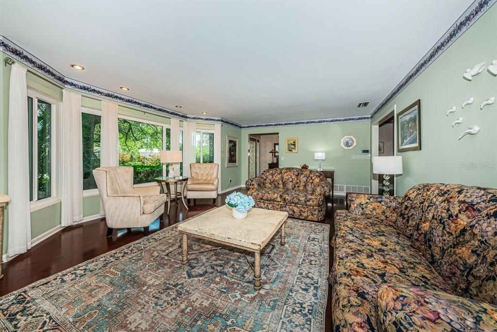 For Sale: $1,599,000 (4 beds, 2 baths, 3045 Square Feet)