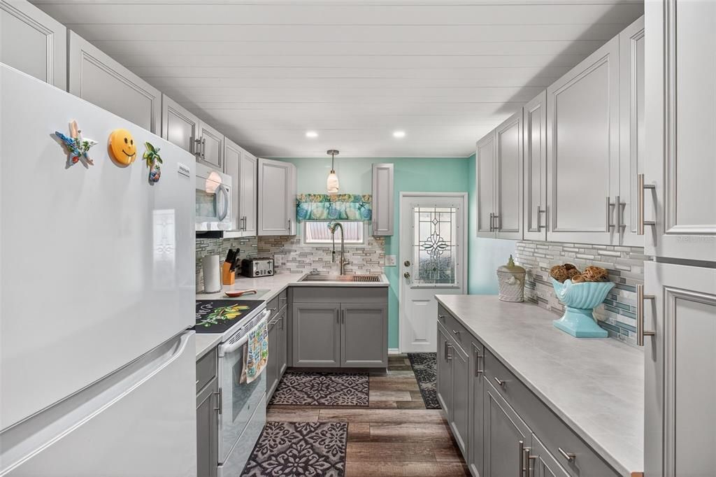 For Sale: $159,000 (2 beds, 1 baths, 1204 Square Feet)